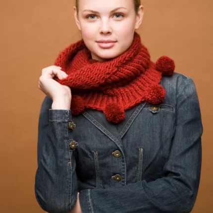 Knifty Knitter Cowl with Pom-Poms (Knit)