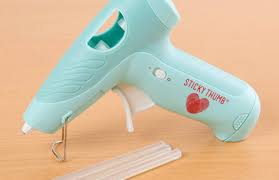 Finding the Best Glue Gun for Crafts Projects