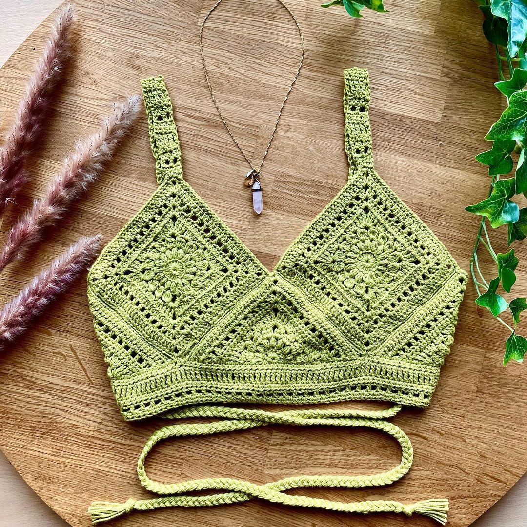Sunburst Mosaic Bralette Pattern by @lizardandhook is live now! (Yes I know  it's written “bralette “ but I just made it longer and