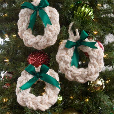 RED HEART WREATH ORNAMENTS