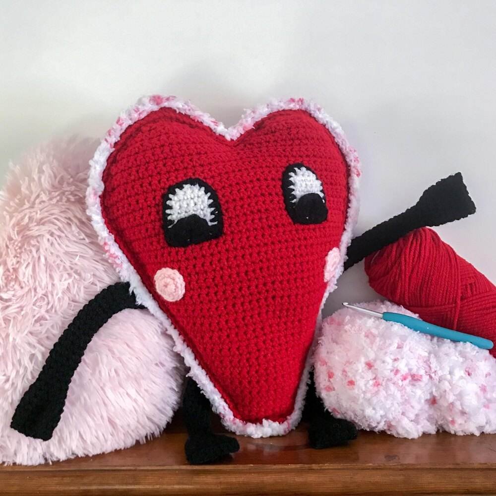 heart-cuddler-pillow-bepatterns