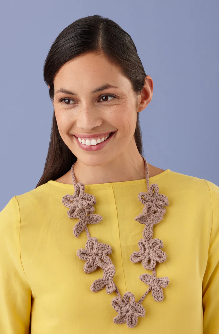 Crochet Flower Necklace Pattern – Bepatterns