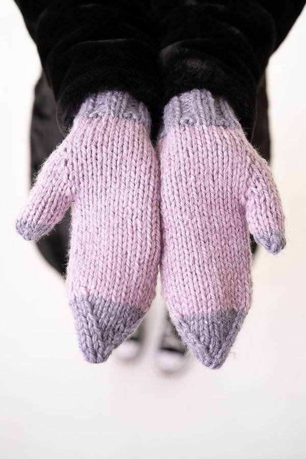 Free crochet Two Color Mittens pattern BePatterns